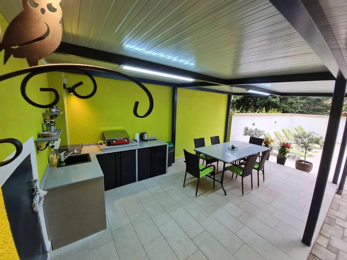 Green House Villa Pula 0*,