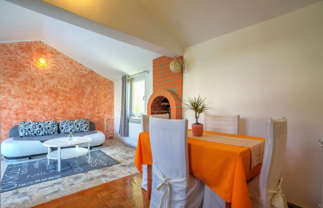 Green House Villa Pula 0*,