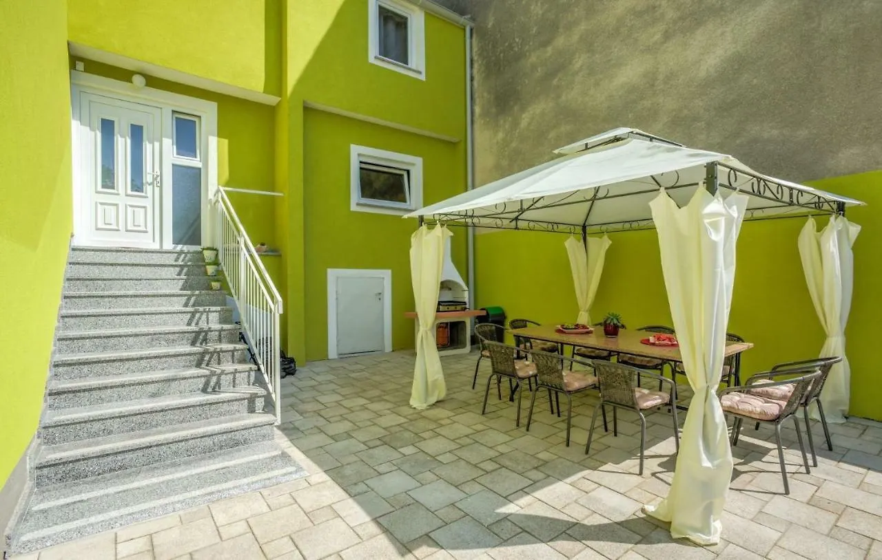 Green House Villa Pula 0*,  Croatia